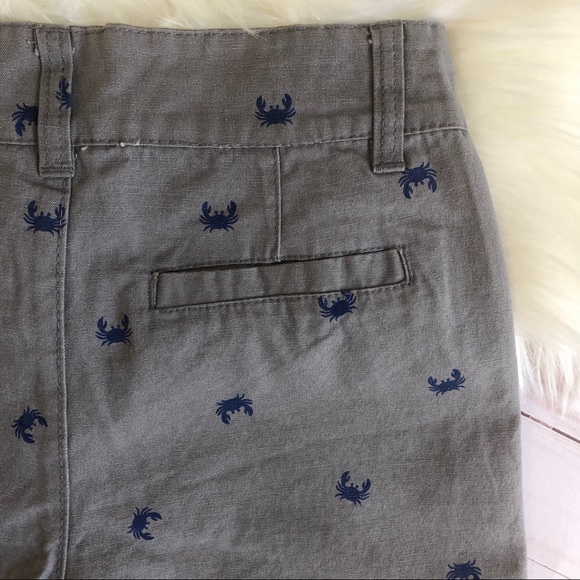 Cherokee Gray Shorts with Blue Crab Print (16) - Picture 4 of 4